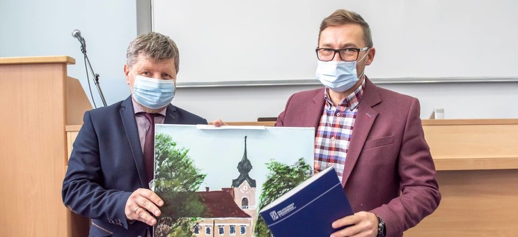 nagroda dla dr. inż. Kamila Pochwata, odbiera prof. dr hab. inż. Daniel Słyś, fot. Beata Motyka