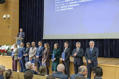 Pracownicy Wydziału Budownictwa, Inżynierii Środowiska i Architektury nagrodzeni za publikacje o liczbie punktów 200, od lewej: dr hab. inż. M. Kida, prof. PRz, dr inż. M. Musiał, dr hab. inż. K. Pietrucha-Urbanik, prof. PRz, dr inż. K. Pochwat, dr hab. inż. D. Szpak, prof. PRz, prof. dr hab. inż. B. Tchórzewska-Cieślak, dr inż. S. Ziembowicz, dr inż. J. Żywiec