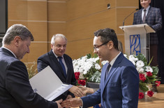Wręczenie dr. inż. Michałowi Musiałowi (Katedra Budownictwa Ogólnego) nagrody za publikację o liczbie punktów 200