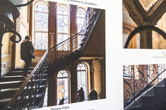 Plansze z fotografiami prezentowanymi na wystawie