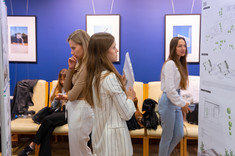 Uczestniczki Sesji Posterowej podczas Drugiej Konferencji "Studenci Politechniki Rzeszowskiej projektują Rzeszów", fot. mgr Dawid Zientek 