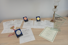 Dyplomy i statuetki przyznane pracownikom Katedry Inżynierii i Chemii Środowiska Politechniki Rzeszowskiej im. Ignacego Łukasiewicza przyznane na 18. Międzynarodowych Targach Wynalazków i Innowacji Intarg 2025 w Katowicach