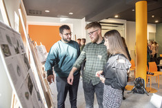 Uczestnicy konferencji podczas części wystawowej, fot. mgr Beata Motyka