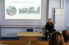 Prezentacja pracy pt. "Mediateka uniwersytecka" przez jej autorkę inż. arch. Martę Malec, opiekun: mgr inż. arch. Karolina Kozłowska, fot. mgr Dawid Zientek 