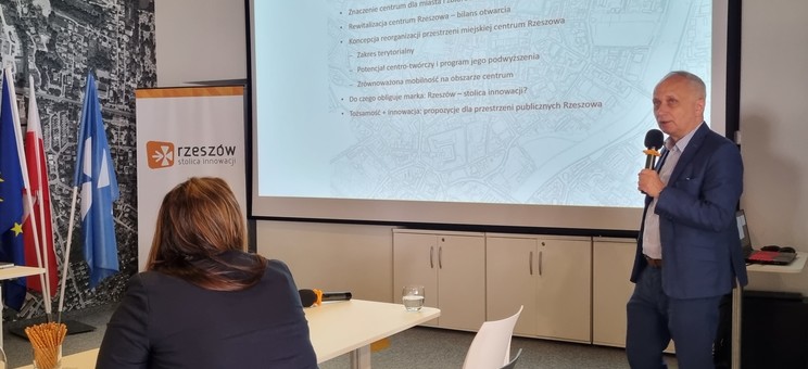 Wystąpienie dr. hab. inż. Macieja Piekarskiego, prof. PRz w Centrum Innowacji Miejskich Urban Lab Rzeszów.