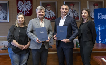 Od lewej: prof. PRz A. Sikora, rektor prof. P. Koszelnik, Łukasz Zieliński, arch. A. Pomykała