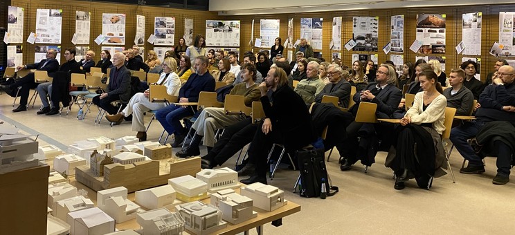 Uczestnicy otwarcia wystawy oraz dyskusji pokonkursowej „Konkursu nr 1046 na Aulę Miejską w Rzeszowie”, fot. B.Walicka-Góral
