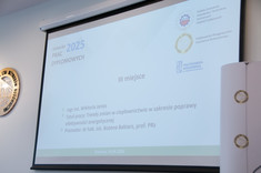 Ogłoszenie laureatki III nagrody - Pani mgr inż. Wiktorii Janos za pracę dyplomową pt. „Trendy zmian w ciepłownictwie w zakresie poprawy efektywności energetycznej”