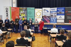 Otwarcie okręgowych eliminacji XXXVI Olimpiady Wiedzy i Umiejętrności Budowlanych - przemawia przewodnicząca KO OWIUB dr inż. Barbara Rusinek