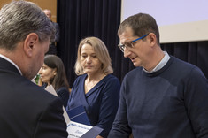 Wręczenie dr. inż. Michałowi Jurkowi (Katedra Mechaniki Konstrukcji) nagrody za publikację o liczbie punktów 140