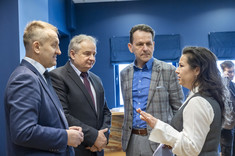 Od lewej: mgr inż. Andrzej Sowa - Kanclerz Politechniki Rzeszowskiej im. Ignacego Łukasiewicza, prof. dr hab. inż. Lech Lichołai - Dziekan Wydziału Budownictwa, Inżynierii Środowiska i Architektury, dr hab. inż. Roman Zajdel - Dziekan Wydziału Elektrotechniki i Informatyki, mgr inż. arch. Natalia Ludwikowska
