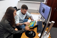 Od lewej: inż. M. Kuzdak, prof. PRz P. Leń, fot. PBGiTR.