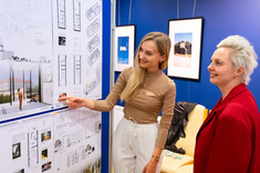 Od lewej: mgr inż. arch. Anna Szczygieł, dr inż. arch. Beata Walicka-Góral - Koordynator ds. współpracy z IARP i SARP, opiekun Koła Naukowego Architektury Miejsc Społecznych, podczas Sesji Posterowej podczas Drugiej Konferencji "Studenci Politechniki Rzeszowskiej projektują Rzeszów", fot. mgr Dawid Zientek 