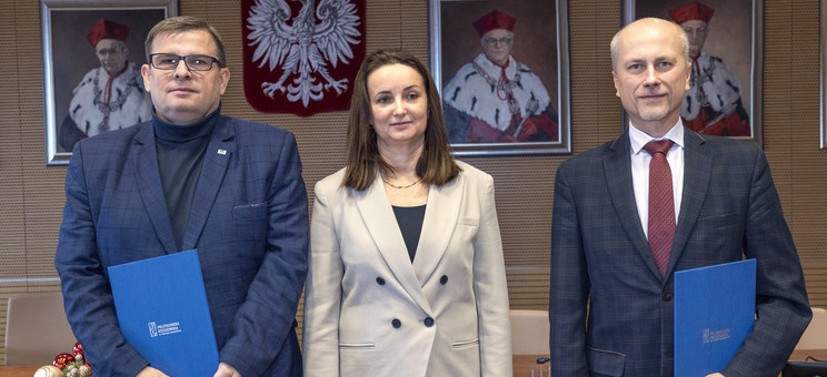 Od lewej: Mariusz Kwaśny, prof. dr hab. inż. Barbara Tchórzewska-Cieślak, prof. dr hab. inż. Jarosław Sęp - prorektor ds. rozwoju i współpracy z otoczeniem, fot. B. Motyka