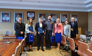 Od lewej: arch. Z. Święciński, arch. R. Święińska, prof. P. Koszelnik, arch. G. Ruszel, prof. PRz M. Kłos, arch. K. Kozłowska, prof. L. Lichołai, fot. B.Motyka