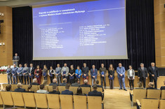 Pracownicy Wydziału Budownictwa, Inżynierii Środowiska i Architektury nagrodzeni za publikacje o liczbie punktów 140, od lewej: A. Masłoń, P. Miąsik, B. Miller, K. Nowak, D. Nykiel, A. Pękala, B. Piotrowska, A. Puszkarewicz, S. Rabczak, M. Rajchel, A. Sikora, A. Skwarczyńska-Wojsa, D. Słyś, A. Starakiewicz, M. Starzec, A. Stec, J. Szyszka, D. Ziaja