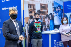 Od lewej rektor prof. P. Koszelnik i student WBIŚiA, mgr Urszula Urjasz-Tryba, fot. B.Motyka