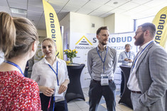 Uczestnicy konferencji w trakcie przerwy kawowej