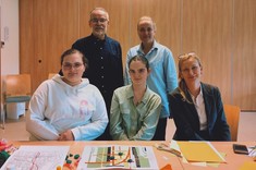 Prof. Luis Arturo Méndez Alba i Prof. PRz Anna Martyka w gronie studentów.
