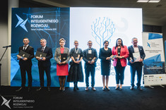 Galeria: Laureaci nagród z M. Jarosińską-Jedynak (druga z prawej), fot. Archiwum Forum Inteligentnego Rozwoju.