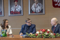 Od lewej: prof. dr hab. inż. Barbara Tchórzewska-Cieślak, Mariusz Kwaśny, prof. dr hab. inż. Jarosław Sęp - prorektor ds. rozwoju i współpracy z otoczeniem, fot. B. Motyka