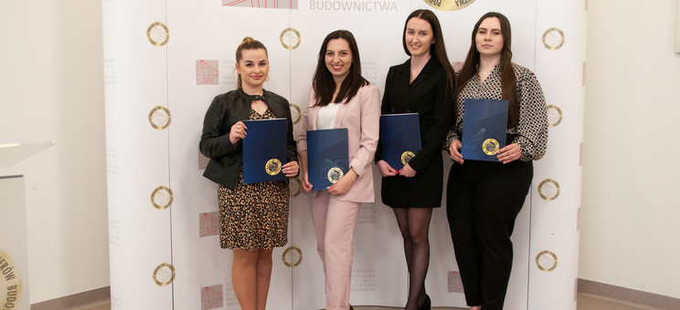 Osoby nagrodzone w konkursie PZITS 2022 na najlepszą pracę dyplomową; od lewej: mgr inż. Rebeka Pajura, mgr inż. Anna Bednarz, mgr inż. Judyta Belcar, mgr inż. Anita Saj.