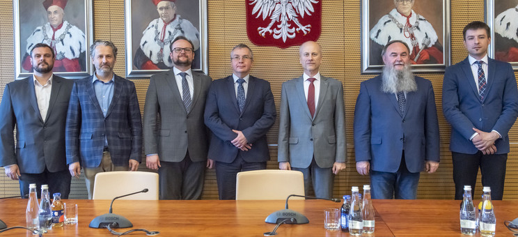 Od lewej: dr hab. inż. M. Zajkowski, prof. PB, dr hab. inż. J. Szusta, prof. PB,  mgr P. Chrapowicki, dr hab. inż. D. Czerwiński, prof. PL, prof. dr hab. inż. J. Sęp, dr hab. inż. M. Świercz, prof. PB, mgr M. Szalacha, fot. B. Motyka