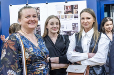 Trzy absolwentki studiów podyplomowych pn. "Technologia BIM w projektowaniu i realizacji inwestycji budowlanych"