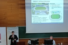 Prezentacja referatu pt. "Rozbudowa systemu sprzedaży biletów w nowoczesne techniki wizualizacji na przykładzie Stadionu Miejskiego „Stal” w Rzeszowie" przez Macieja Kozłowskiego.