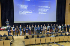 Pracownicy Wydziału Budownictwa, Inżynierii Środowiska i Architektury nagrodzeni za patenty: od lewej: K.Boryczko, M.Cieśla, A.Domoń, A.Duda, J.Dźwierzyńska, R. Gruca-Rokosz, M.Kida, A.Kozłowski, A.Masłoń, D.Papciak, M.Piekarski, K.Pochwat, M.Rajchel, D.Słyś, A.Studziński, J.Zamorska, M.Zdeb, S.Ziembowicz