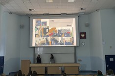 Prezentacja projektu przez studentki należące do Koła Architektonicznego ZARYS.