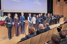 Pracownicy Wydziału Budownictwa, Inżynierii Środowiska i Architektury nagrodzeni za publikacje o liczbie punktów 140, od lewej: B. Babiarz, E. Barnat, L. Bichajło, M. Cieśla, B. Dębska, J. Dźwierzyńska, R. Gruca-Rokosz, M. Jurek, W. Kokoszka, K. Kołodziej, J. Konkol, S. Kordana-Obuch, A. Kozłowski, J. Krasoń, P. Kut, P. Lechwar, L. Lichołai