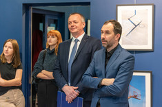 Uczestnicy otwarcia Galerii P_okaz w tym: mgr inż. arch. Ewa Kulpińska, dr hab. inż. Piotr Nazarko, prof. Uczelni, mgr inż. arch. Łukasz Bajda, fot. Arkadiusz Surowiec