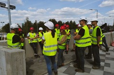 Członkowie Koła Młodych PZITB na placu budowy Podkarpackiego Centrum Nauki "Łukasiewicz" w Rzeszowie