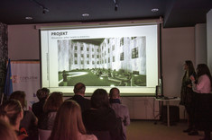 Prezentacja pracy semestralnej nt. "Zamek Lubomirskich w Rzeszowie - Nowe Centrum Kultury i Sztuki" przez Panią mgr inż. arch. Aleksandrę Grych oraz Panią mgr inż. arch. Karolinę Kowal. Praca została wykonana wspólnie z Panią mgr inż. arch. Kamilą Gołąbek. Praca została zrealizowaną pod kierunkiem Pani dr inż. arch. Agaty Mikrut-Kusy, fot. mgr Beata Motyka