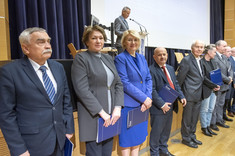 Pracownicy nagrodzeni za monografie, w tym od lewej: prof. dr hab. inż. Marek Gosztyła, prof. dr hab. inż. Galina Kalda, dr inż. Marzena Kłos, prof. Uczelni, dalej dr inż. arch. Anna Martyka, fot. B. Motyka