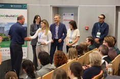 Dr inż. Ewelina Barnat oraz dr inż. Joanna Krasoń odbierające nagrodę za I miejsce w konkursie na najlepszy poster konferencji