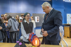 Rozmowa Dziekana Lecha Lichołai z nagrodzoną w konkursie uczennicą