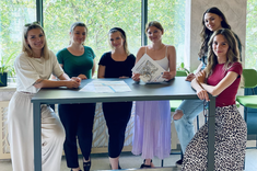 Uczestniczki (na zdjęciu widoczne szesć dziewczyn) międzynarodowych studenckich warsztatów urbanistycznych: MARKETPLACES AS PLACES OF LOCAL ACTIVITIES – STRATEGY, DESIGN, PEOPLE