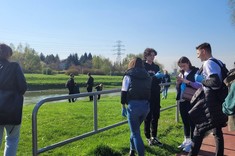 Uczestnicy wydarzenia sprzątania brzegów rzeki Wisłok w ramach akcji Operacja Czysta Rzeka.