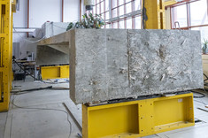 Hybrydowy dźwigar z recyklowanych łopat turbin wiatrowych i betonu niekonwencjonalnego