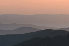 Fotografia pejzażu górskiego w ciepłych kolorach