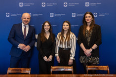 Od lewej: Konrad Fijołek - Prezydent Miasta Rzeszów, Klaudia Wiekierak, Klaudia Lewko