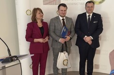Od lewej: dr hab. inż. Lidia Buda-Ożóg, prof. PRz, mgr inż. Anna Szewczyk, mgr inż. Wacław Kamiński