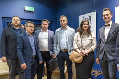 Absolwenci studiów podyplomowych pn. "Technologia BIM w projektowaniu i realizacji inwestycji budowlanych" podczas uroczystego wręczenia dyplomów ukończenia studiów podyplomowych