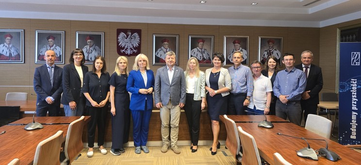 Spotkanie przedstawicieli zespołu projektu „Iskra - budowanie międzyuczelnianych zespołów badawczych" „Politechniczna Sieć VIA CARPATIA im. Prezydenta RP Lecha Kaczyńskiego" z Politechnik: Rzeszowskiej, Białostockiej i Lubelskiej z Władzami Politechniki Rzeszowskiej im. Ignacego Łukasiewicza oraz Wydziału Budownictwa, Inżynierii Środowiska i Architektury.