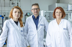 Od lewej: dr hab. inż. Agnieszka Stec, prof. PRz, prof. dr hab. inż. Daniel Słyś, prof. dr hab. inż. Dorota Papciak, fot. Beata Motyka