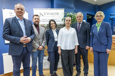 Od lewej: dr hab. inż. Piotr Nazarko, prof. PRz, dr hab. inż. Przemysław Leń, prof. PRz, Joanna Szozda, dr hab. inż. arch. Anna Martyka, prof. PRz, prof. dr hab. inż. Lech Lichołai, dr inż. Marzena Kłos, prof. PRz