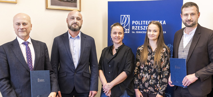 Uczestnicy spotkania, od lewej: prof. J. Sęp, mgr inż. Ł. Fic, prof. PRz A. Martyka, dr inż. arch. J. Bartkiewicz, mgr inż. D. Homa