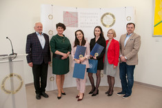 Od lewej: mgr inż. Leszek Kaczmarczyk - prezes PZITS O. Podkarpackiego, dr hab. inż. Bożena Babiarz, prof. Uczelni - Przewodnicząca Komisji Konkursowej, mgr inż. Anna Bednarz, mgr inż. Judyta Belcar - laureatki II nagrody, mgr inż. Liliana Serafin - sekretarz OR PDK OIIB, mgr inż. Wacław Kamiński - zastępca przewodniczącego OR PDK OIIB.